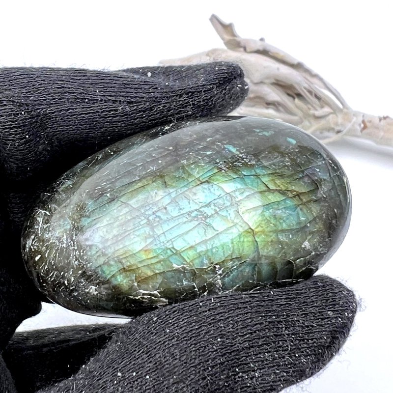 萤火。手把 疗愈 睡眠 舒缓 l 拉长石 蓝拉长 蓝绿光 有矿坑 l - 摆饰 - 石头 多色