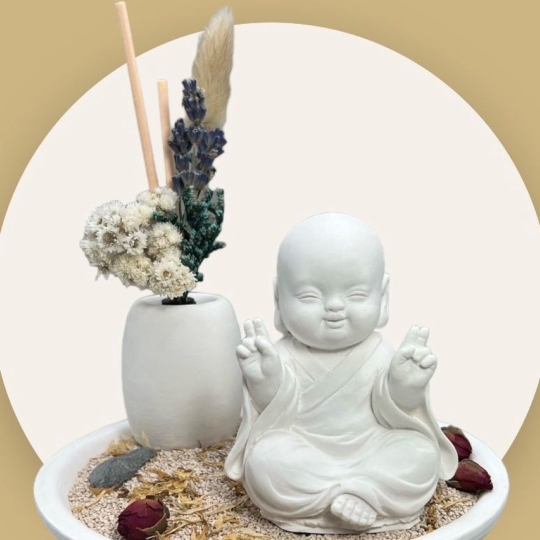 禅风设计 净念吉祥小佛(一笑) 永生花圆盘组合 艺术香氛扩香 - 香薰/精油/线香 - 水泥 白色