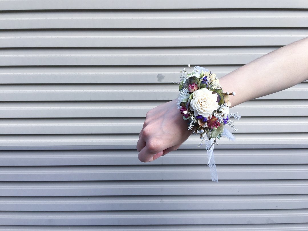 专属客订张萱【好花】干燥手挽花 婚礼小物 伴娘手花 婚礼饰品 - 手链/手环 - 植物．花 白色