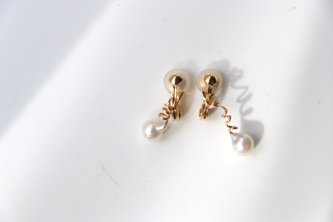Baroque pearl earrings　　Clip Type - 耳环/耳夹 - 珍珠 白色