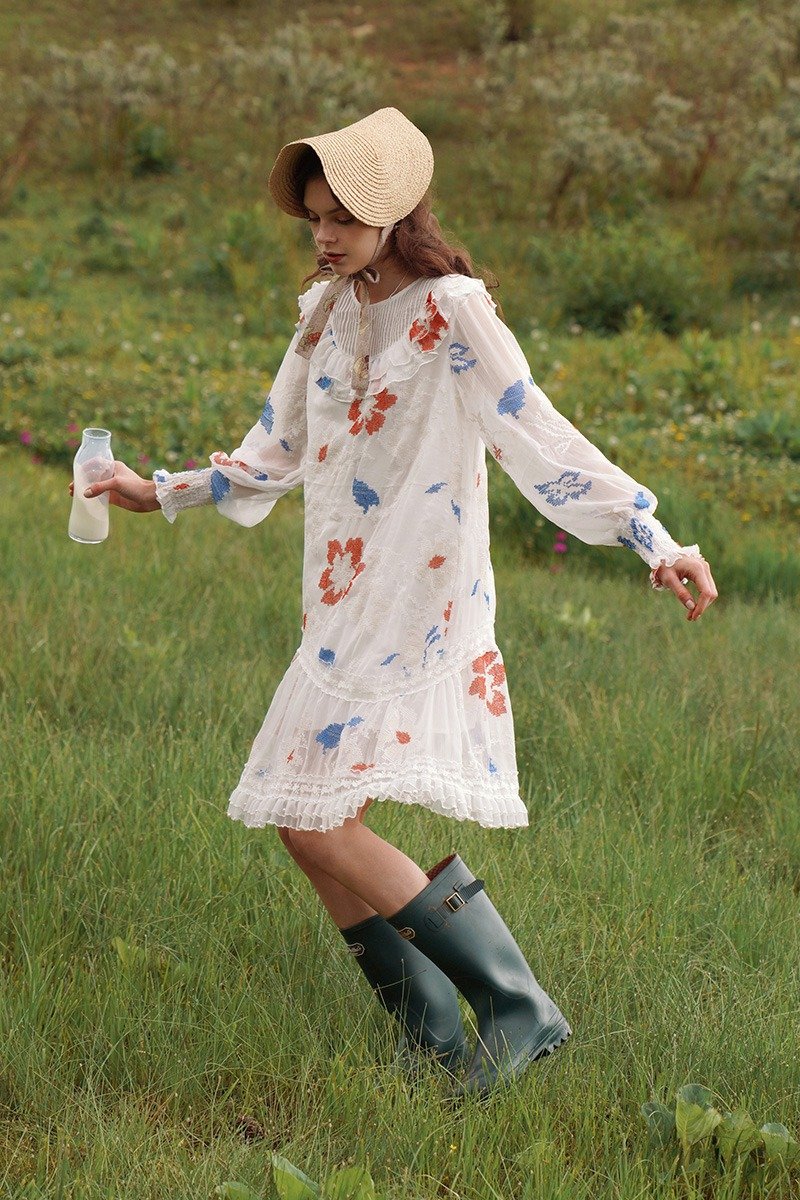 MintCheese 法式复古田园 重工十字绣花 风琴褶花边长袖连衣裙 - 洋装/连衣裙 - 其他人造纤维 白色