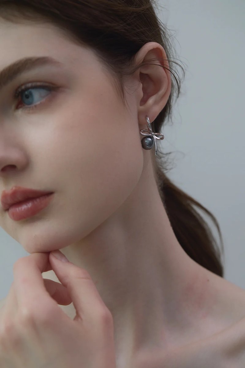 灰色蝴蝶结珍珠耳环 - 耳环/耳夹 - 纯银 银色