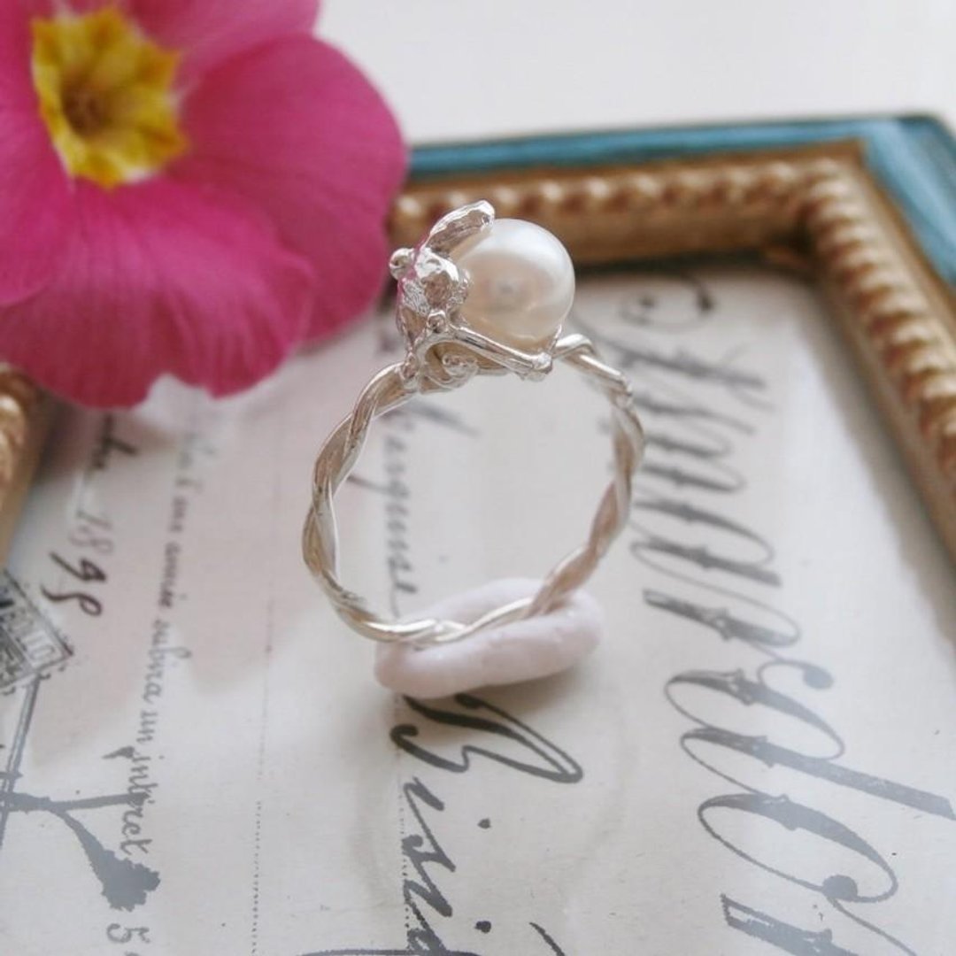 Freshwater pearl and flower ring - 戒指 - 宝石 