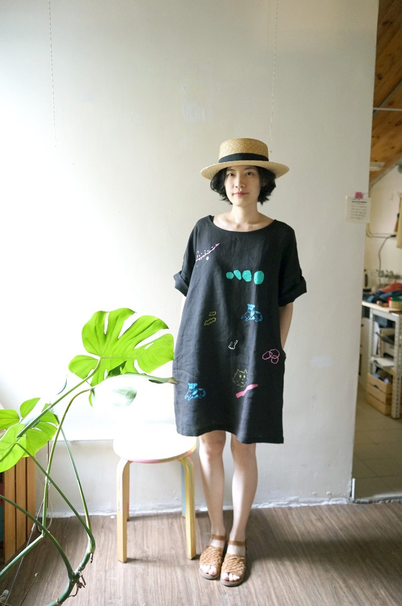 黑黑手工印花小狗与爱口袋五分袖亚麻洋装 - 洋装/连衣裙 - 棉 黑色