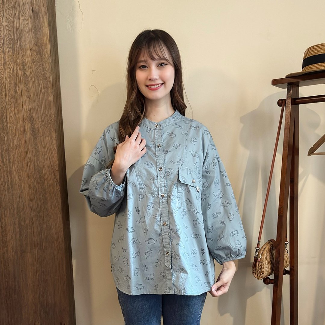 Hana Mokuba 线条恐龙印花弧形下摆泡袖衬衫 - 女装衬衫 - 其他材质 