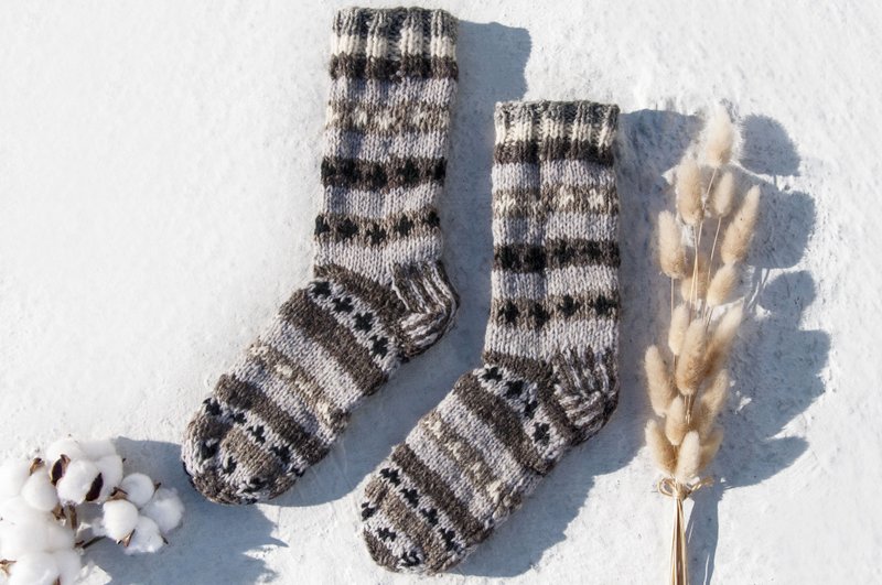 手织羊毛针织袜/条纹袜/羊毛钩织长袜/保暖毛袜-北欧费尔岛大地色 - 袜子 - 羊毛 灰色