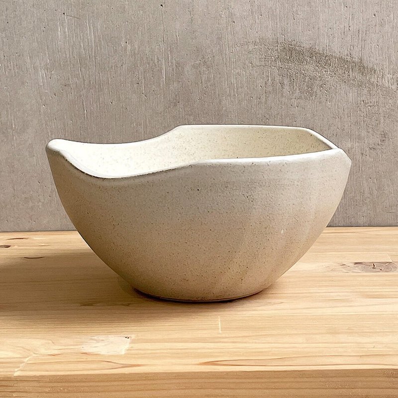 小石瓦窑小石瓦窑沙拉碗 灰色跳板 鹤见山陶器餐具 时尚的面碗 - 盘子/餐盘/盘架 - 陶 白色