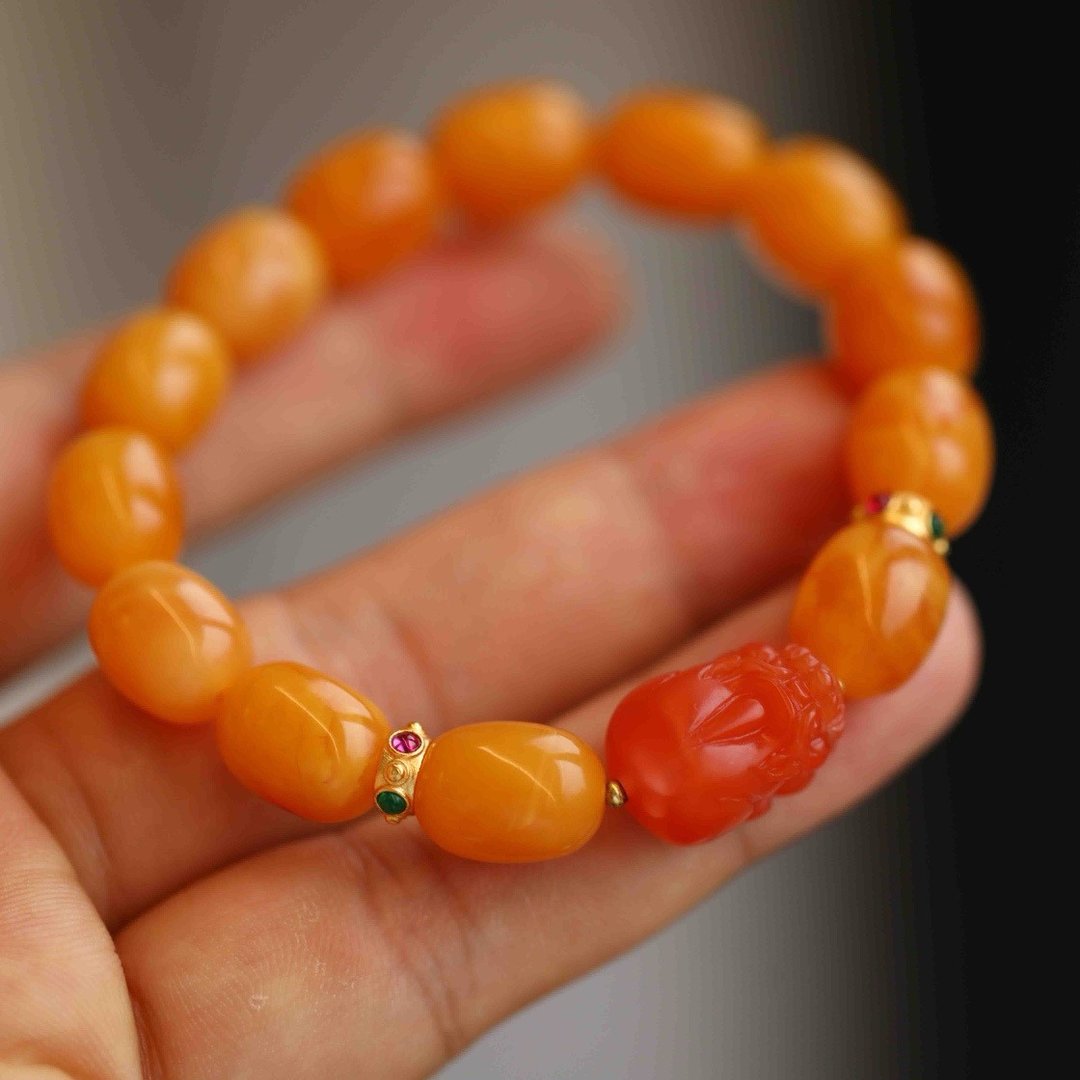 10mm回流天然鸡油黄蜜蜡 南红九眼天珠设计单圈素串手串 - 手链/手环 - 半宝石 黄色