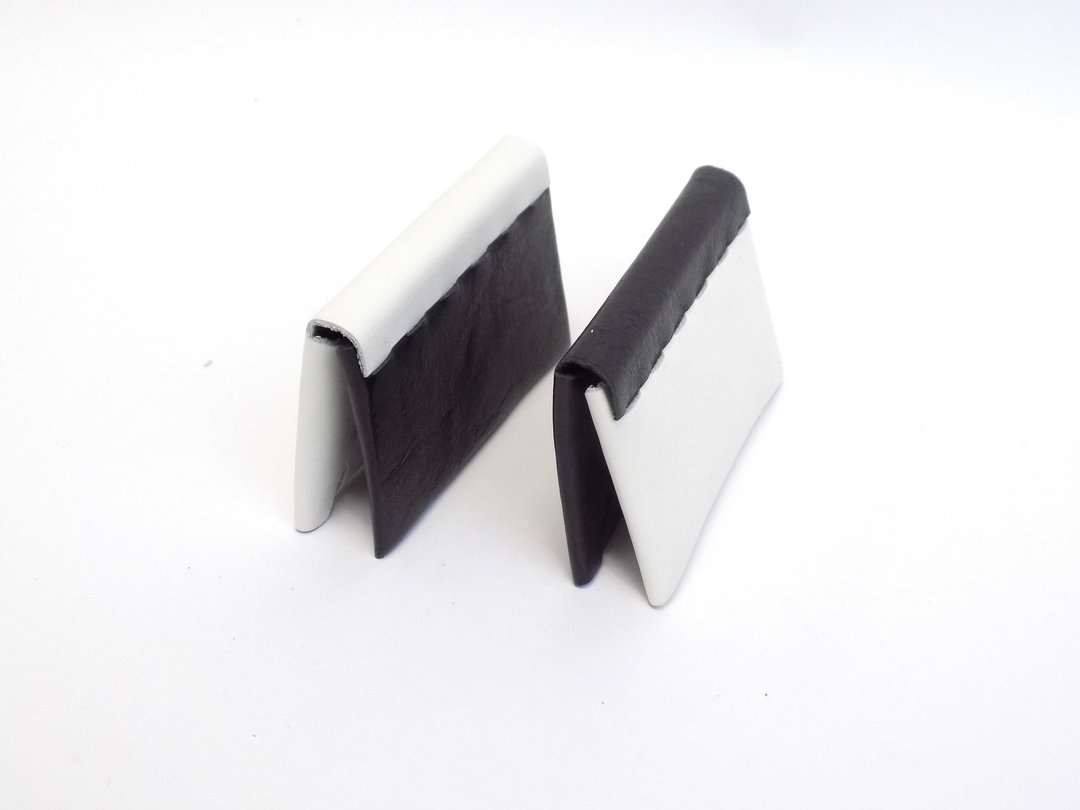 [Made to order] Business card holder Double-sided storage type cowhide / white x black - 名片夹/名片盒 - 真皮 白色