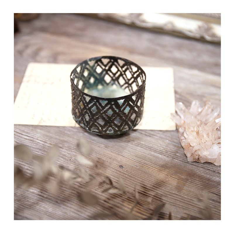 老件.早期铜制圆柱形篓空网格交织纹金属小烛台.圆球形三足摆件 - 其他 - 其他金属 