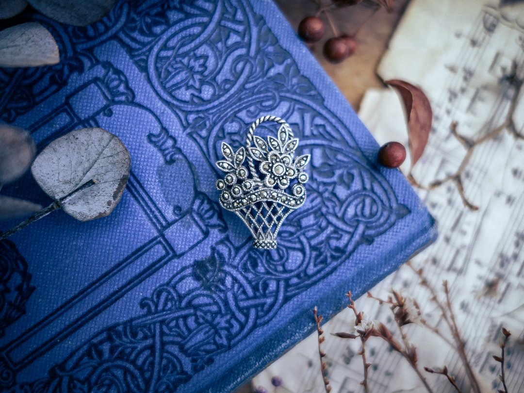 英国纯银白铁矿花篮花礼胸针－欧洲古董首饰 Vintage Jewelry - 胸针 - 纯银 银色
