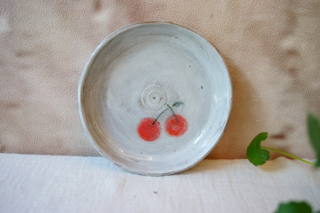手捏樱桃小皿 Ø11cm 点心盘 饰物盘 酱料碟 - 浅碟/小碟子 - 陶 蓝色