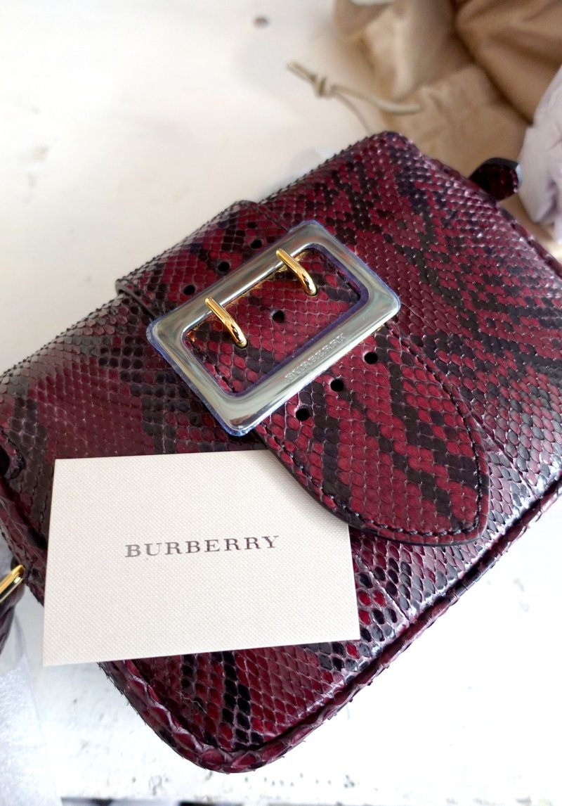 全新品 英国品牌BURBERRY枣红色真蟒蛇皮手袋斜跨包包 高级古着 - 侧背包/斜挎包 - 真皮 红色