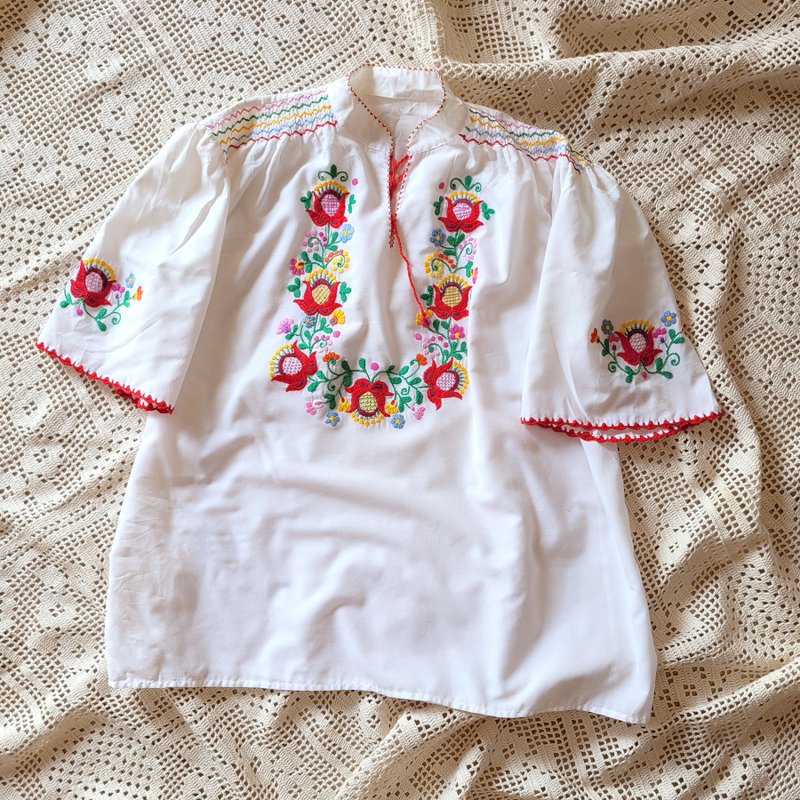 BajuTua /古着/ 80's 匈牙利Matyo手工刺绣上衣 - 女装上衣 - 棉．麻 多色