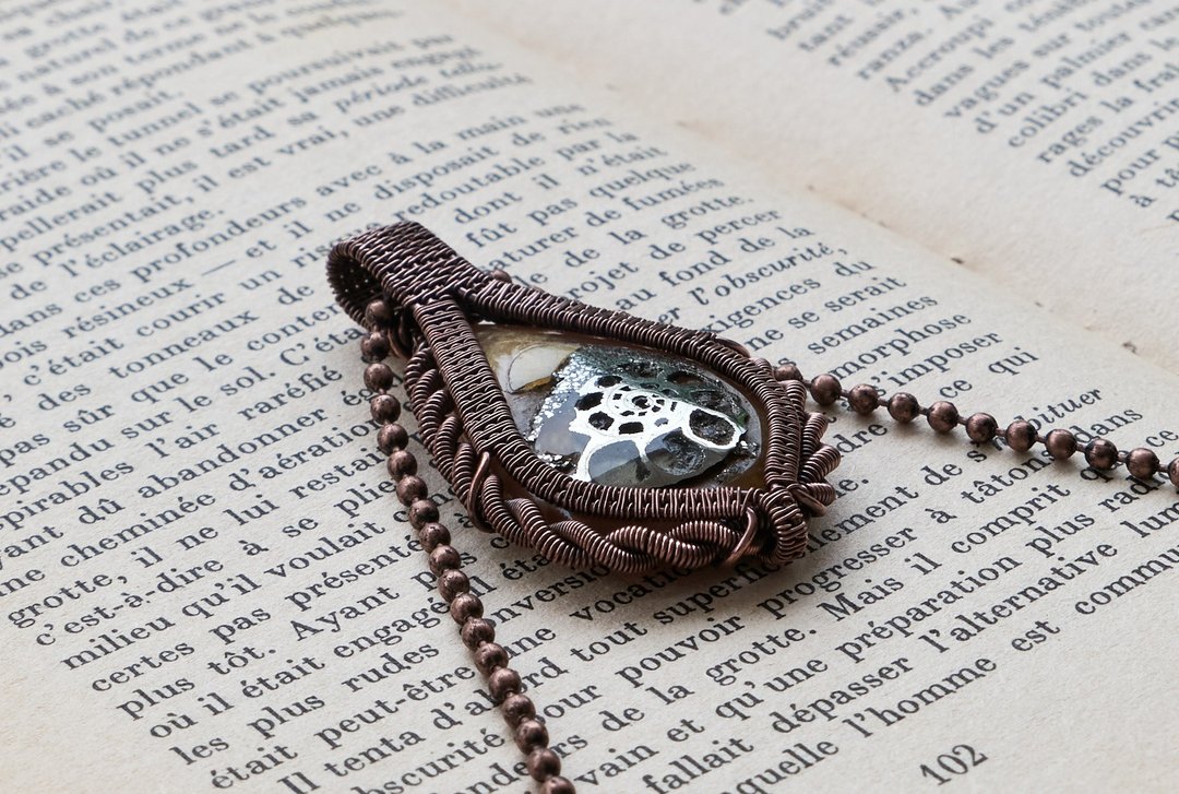 Ammonite Pendant, Wire Wrap Copper Necklace, Ammonite Pyrite Fossil, Steampunk - 项链 - 宝石 金色