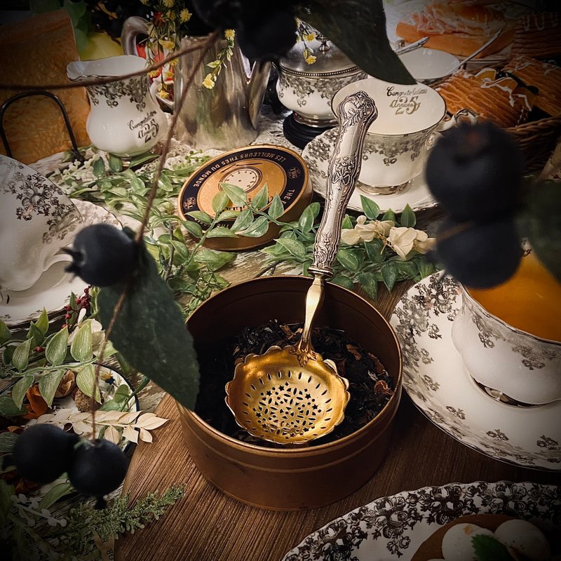 法国 路易十六风格 纯银柄 蝴蝶结雕花 铜镀金匙面 滤茶匙 - 茶具/茶杯 - 纯银 银色