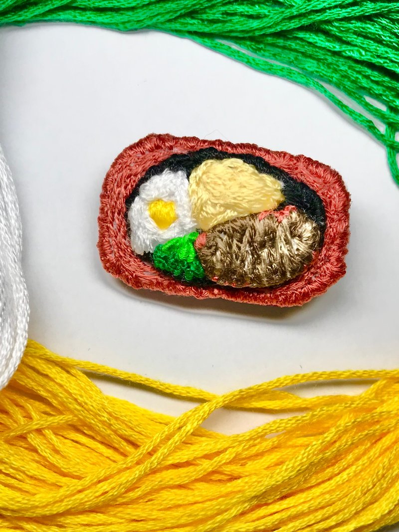 手工刺绣别针美味牛排铁板面A款生日礼物特别食物手作 - 徽章/别针 - 绣线 咖啡色