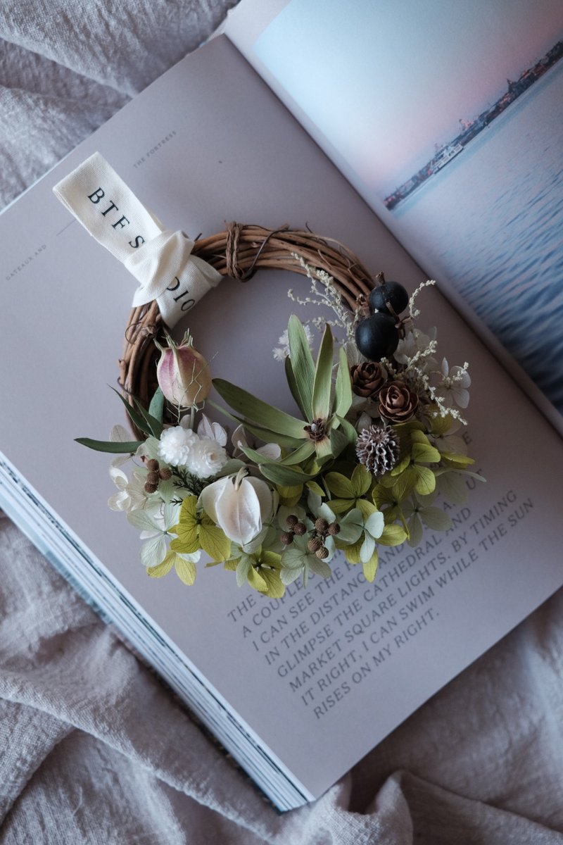 花圈壁饰 - 果实花圈 森林花圈 图恩  (附手写英文祝福卡) - 干燥花/捧花 - 植物．花 绿色