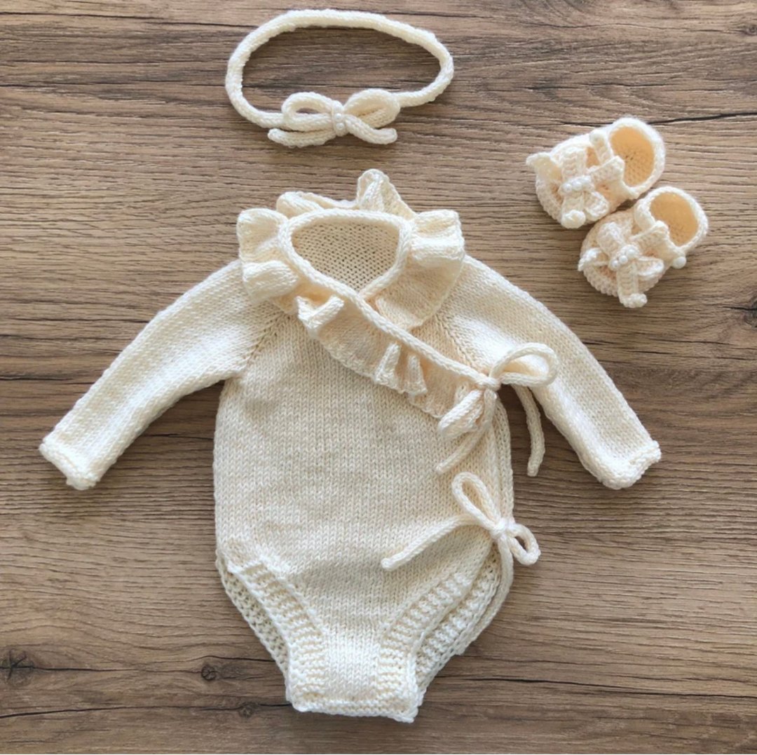 Hand knit beige clothing set for baby girl: romper, headband, shoes. - 包屁衣/连体衣 - 其他材质 