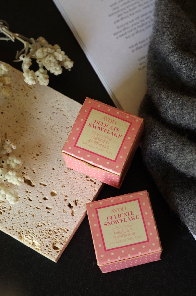 老又好古董珠宝  1979年金色贴耳雪花针式耳环 Avon P165 P166 - 耳环/耳夹 - 其他金属 金色