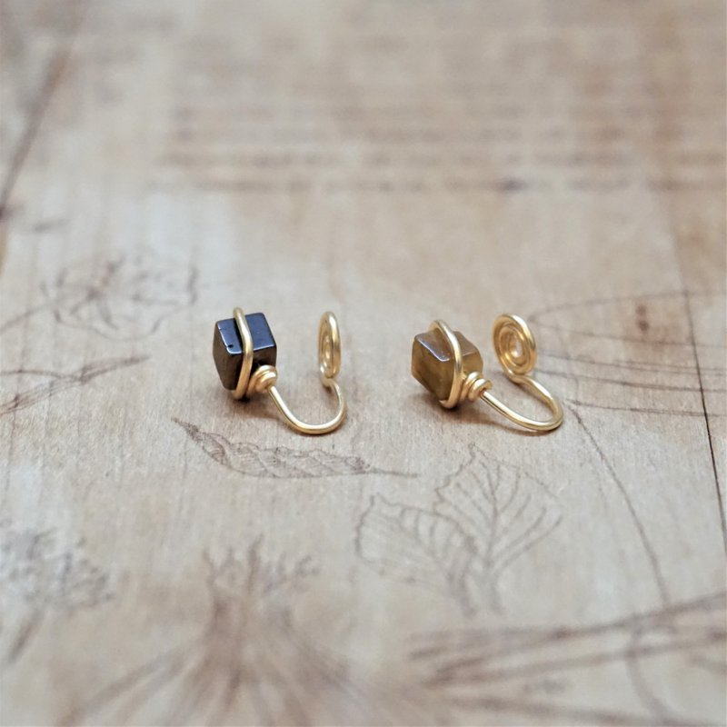 金线框耳夹 - 虎眼石 — 4mm方块虎眼石 ( 另有耳针款 ) - 耳环/耳夹 - 半宝石 咖啡色