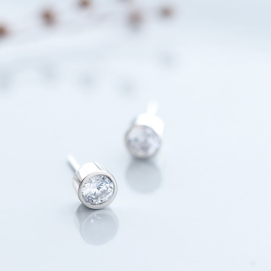 Round stud earrings Silver 925 - 耳环/耳夹 - 其他金属 银色