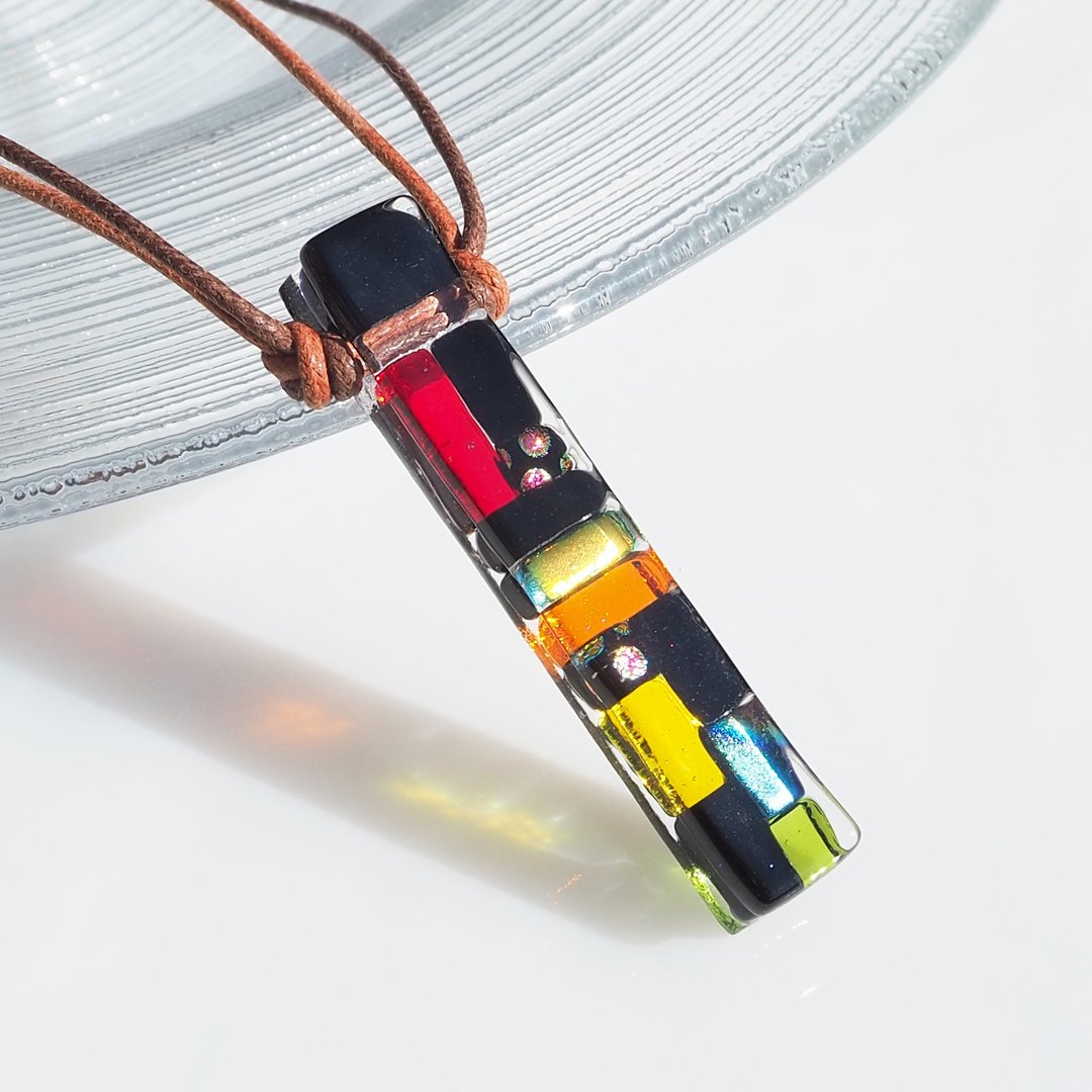 Japanese style glass (Yes to [Red]) Necklace [Can be changed to an aroma pendant] [Made to order] - 项链 - 玻璃 红色