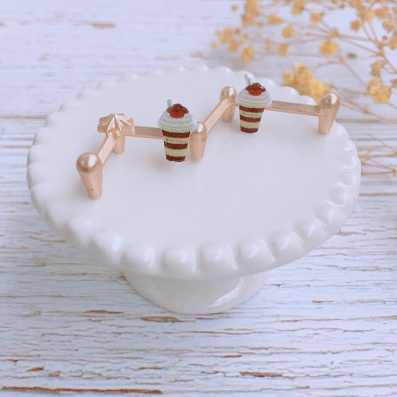 Eudora House 宾滴狗 咖啡师 原创角色 手工饰品、插画耳环 - 耳环/耳夹 - 树脂 