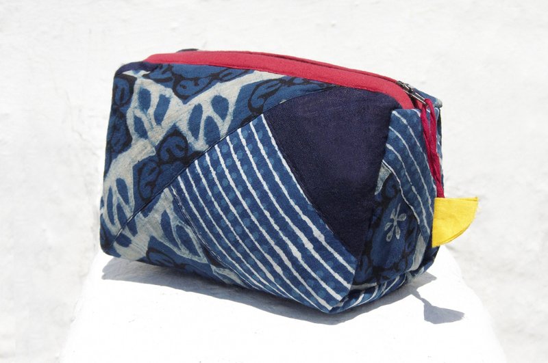 圣诞节礼物 限量一件 蓝染拼布收纳包 / 民族风包 / 相机包 / 木刻印化妆包 / 手机包 / 旅行手拿包 - indigo几何拼布艺术 - 手拿包 - 棉．麻 蓝色