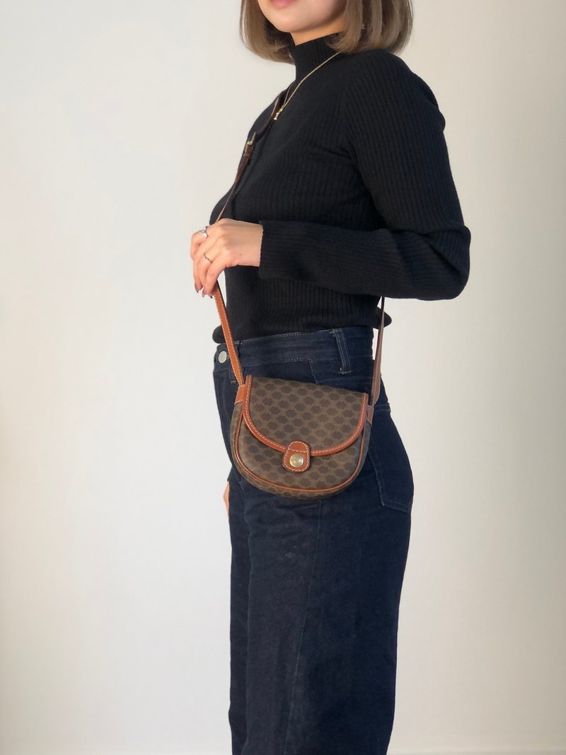 【日本直送 名牌中古包】CELINE  સેલિન મેકાડમ 侧背包 棕色 凯旋门 PVC皮革 迷你包 vintage eckras - 侧背包/斜挎包 - 防水材质 咖啡色