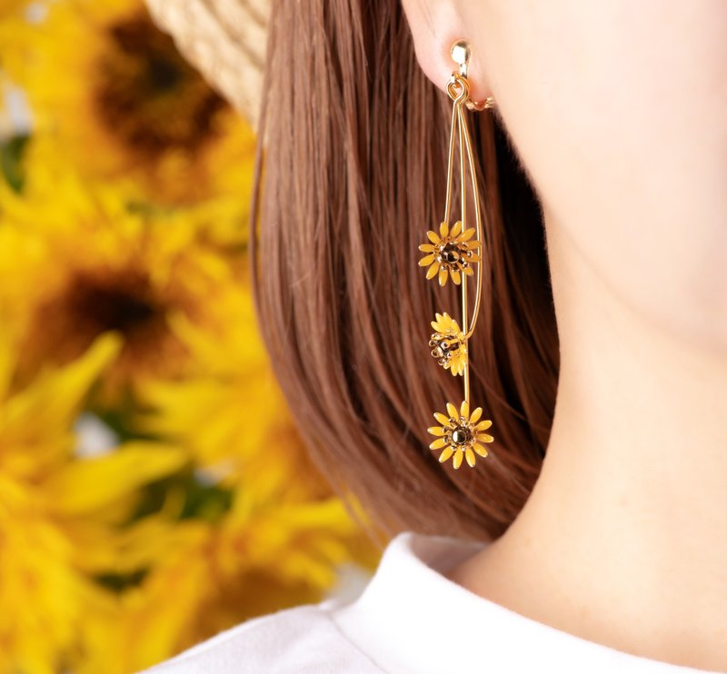 K14gf Swaying Flower lover Large Earrings (Clip-On can be changed) - 耳环/耳夹 - 其他金属 黄色