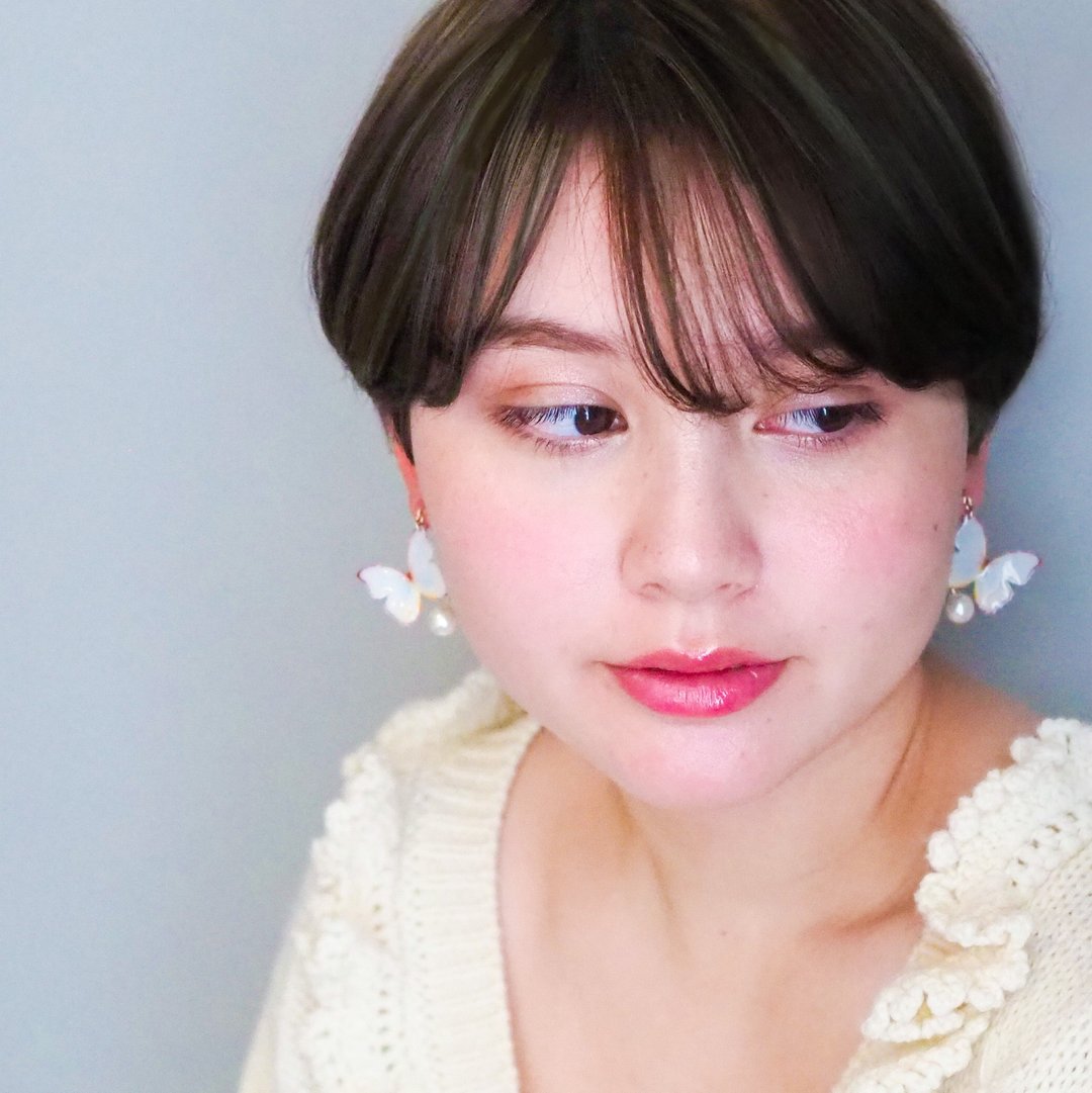 Antique White Butterfly Hook Earrings with Pearl / Pierced - 耳环/耳夹 - 其他材质 白色