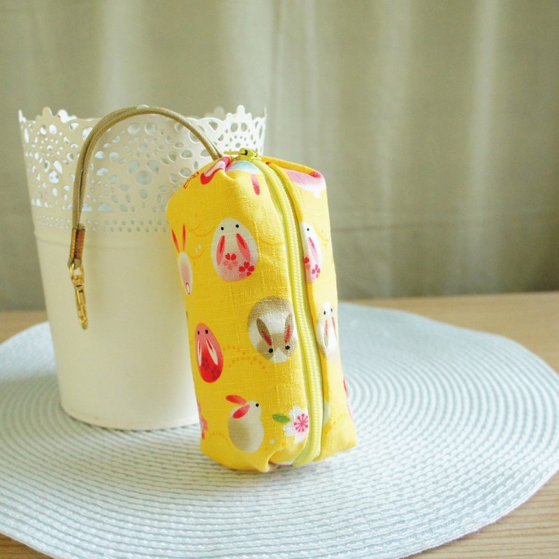 Lovely日本布【月亮兔子胶囊拉链钥匙包、黄】放得下约18把钥匙 - 钥匙链/钥匙包 - 棉．麻 黄色