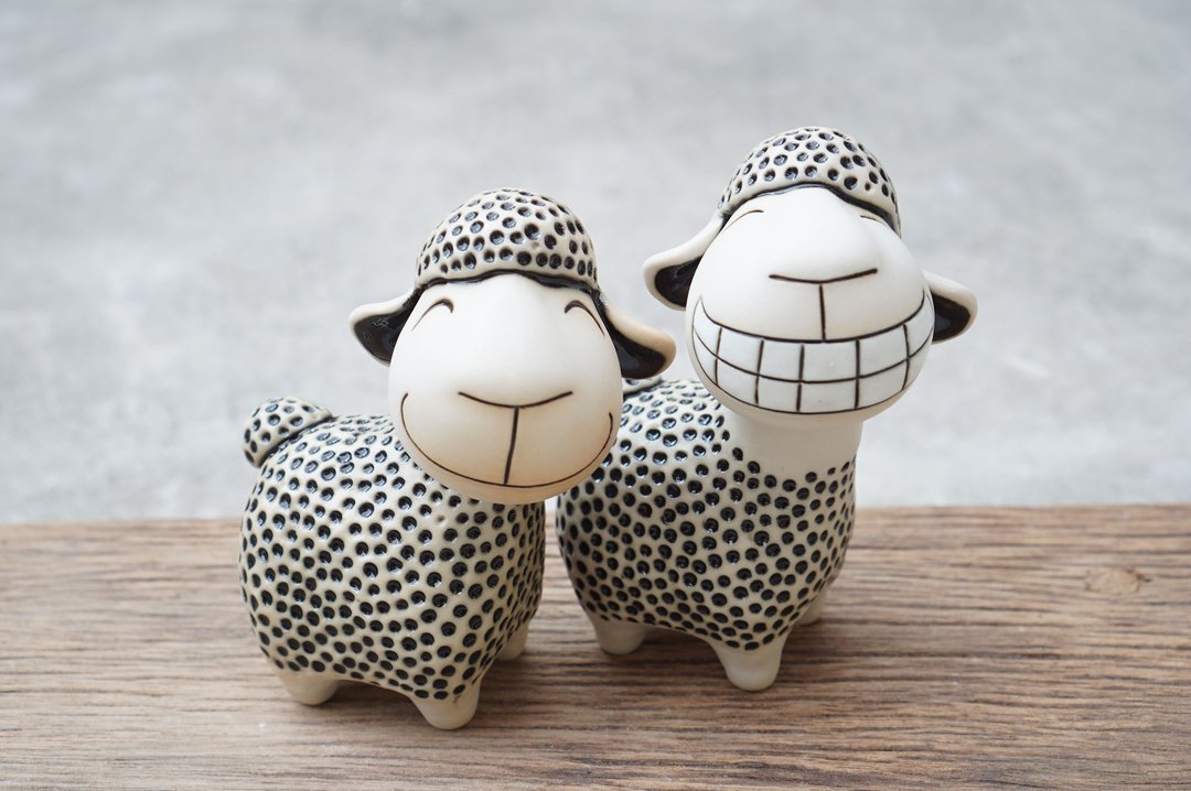 Smiling Sheep, Super Cute sheep Couple sheep, Ceramic Sheep ornament - 花瓶/陶器 - 瓷 黑色