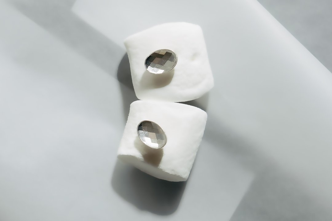 空缺宝石 Drop 纯银椭圆凹刻耳钉 - 耳环/耳夹 - 银 银色
