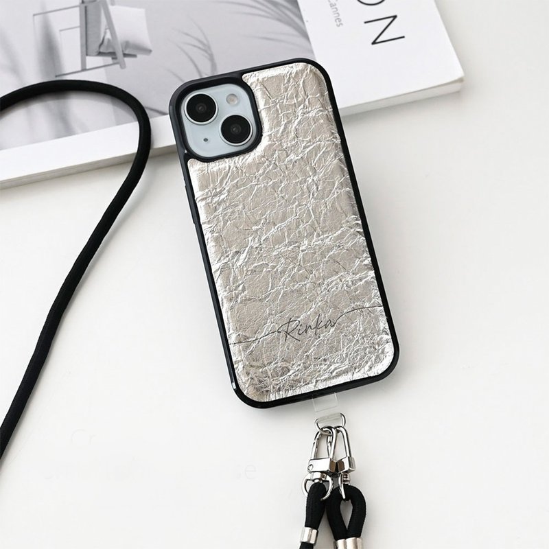 【 压皱 银色 手机壳 刻名 】手机斜背包 手机壳 金属配件 JE20U - 手机壳/手机套 - 真皮 银色