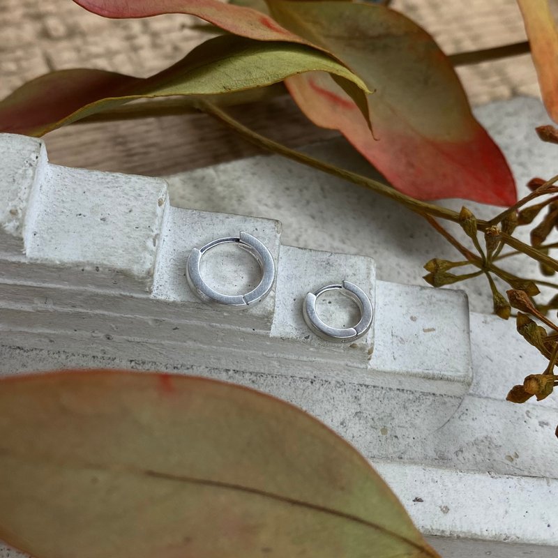 纯银耳环 / 简约圆形 正面看粗度1.9mm - 耳环/耳夹 - 纯银 银色