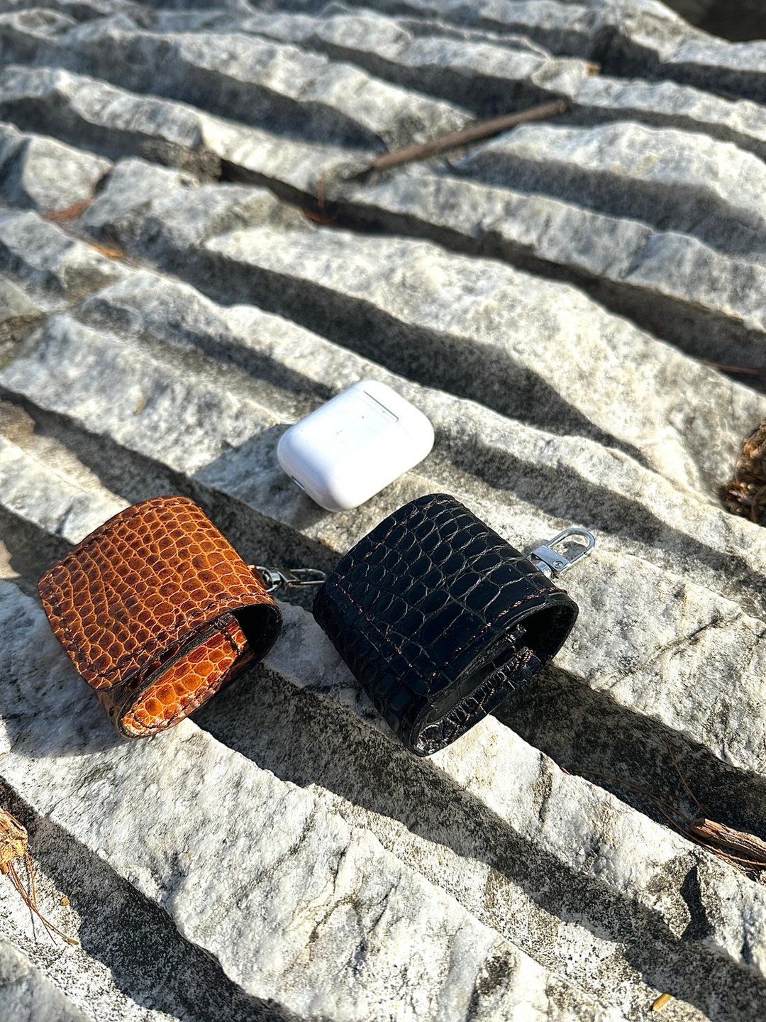 Manzoku | 可订制 | 纯手工皮革雕刻缝制 | 真皮耳机保护套 - 耳机收纳 - 真皮 