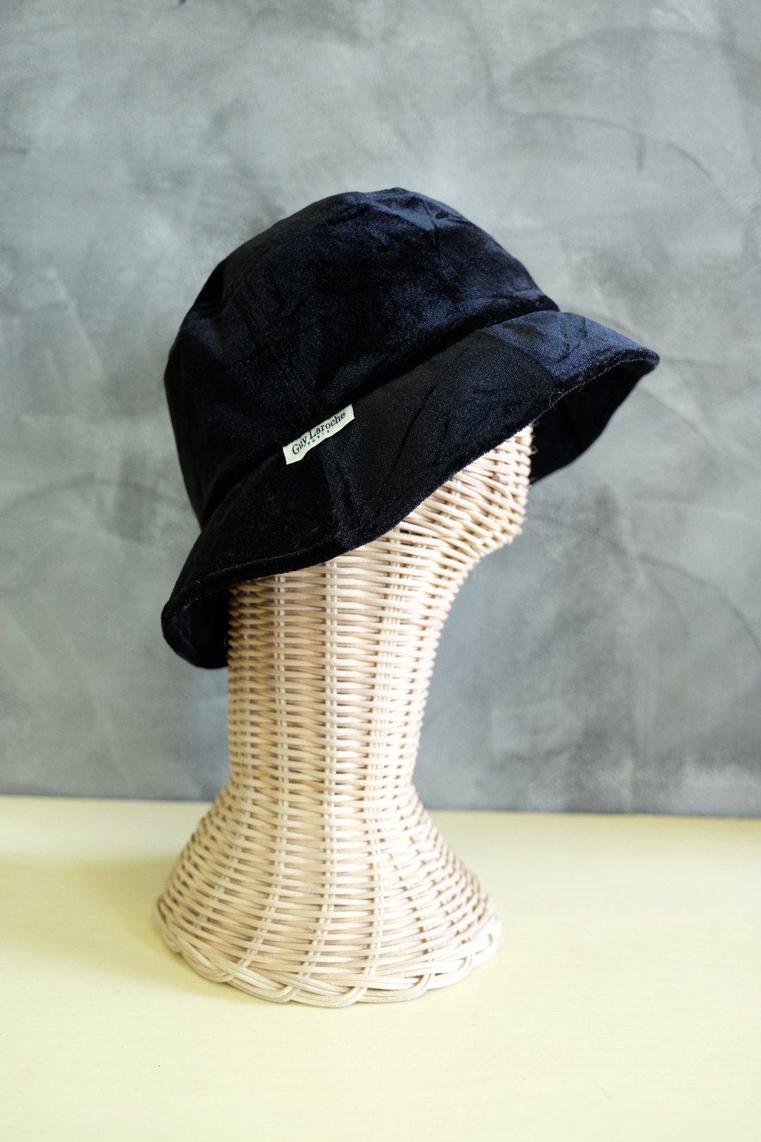 Vintage Guy Laroche Paris Velvet Bucket Hat - 帽子 - 其他材质 