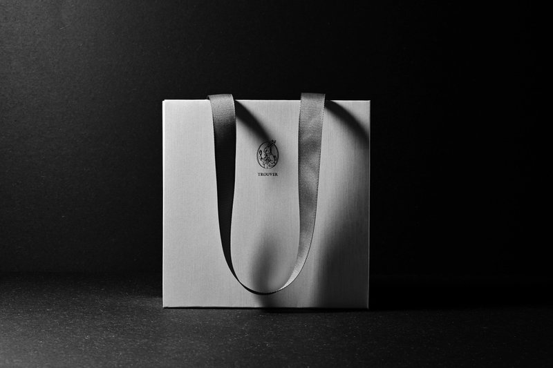 004 Solitude  - 奢华纸袋 LUXURY BAG - 手提包/手提袋 - 纸 银色