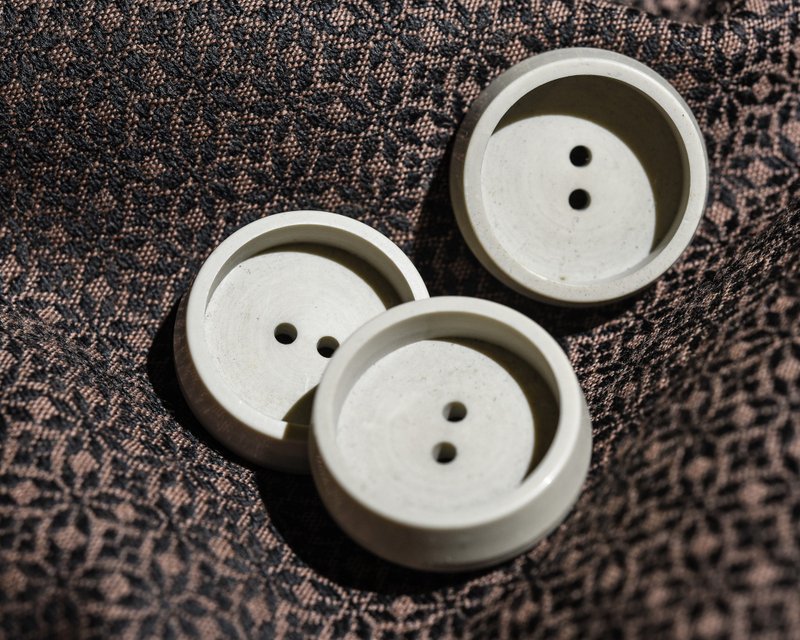 法国 vintage 凹型裁缝老件钮扣一组(3只) - 编织/刺绣/羊毛毡/裁缝 - 塑料 