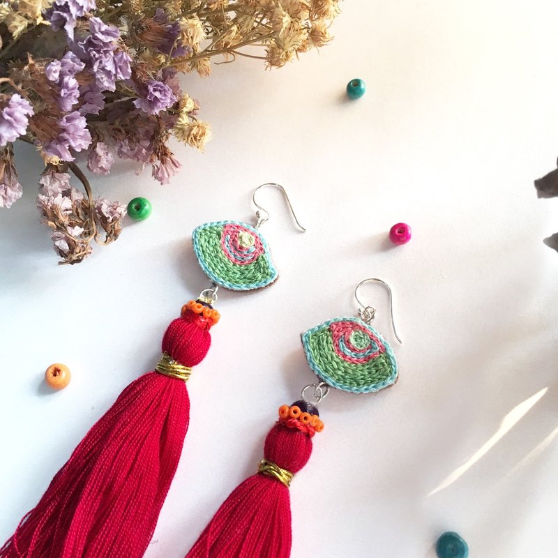 Your colorful eyes embroidery earrings - 耳环/耳夹 - 绣线 