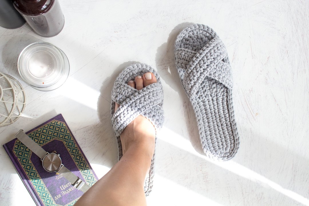 Knitting slippers for women Crochet slippers - 拖鞋 - 棉．麻 灰色