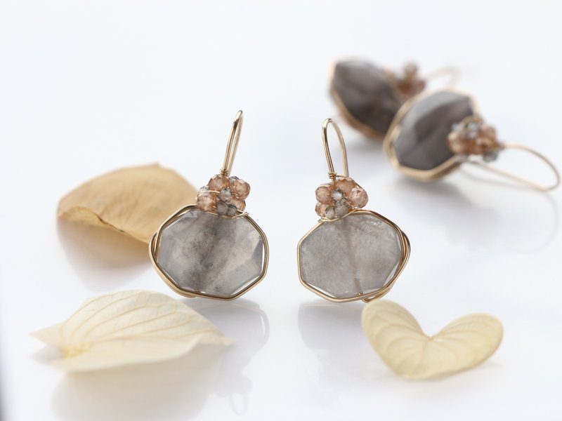 14kgf- modest sheer gray wrap pierced earrings - 耳环/耳夹 - 宝石 灰色