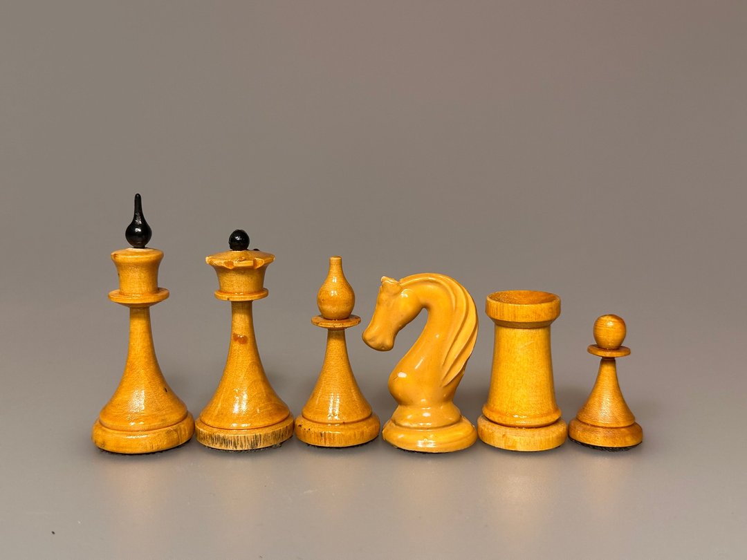 1965 年至 1975 年的拉脱维亚/摩罗多维亚小象棋套装 - 桌游/玩具 - 木头 橘色