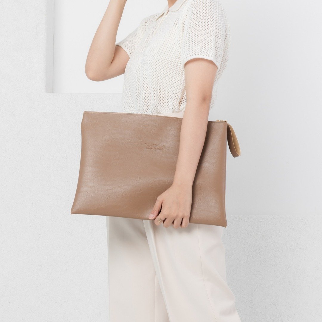 Artificial Leather Clutch Bag (Nude) - 电脑包 - 人造皮革 咖啡色