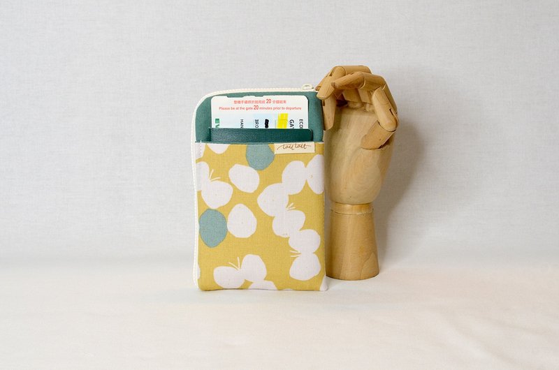 【日本布】旅行护照包_可收纳护照、登机证与票根#蝴蝶飞 - 护照夹/护照套 - 棉．麻 