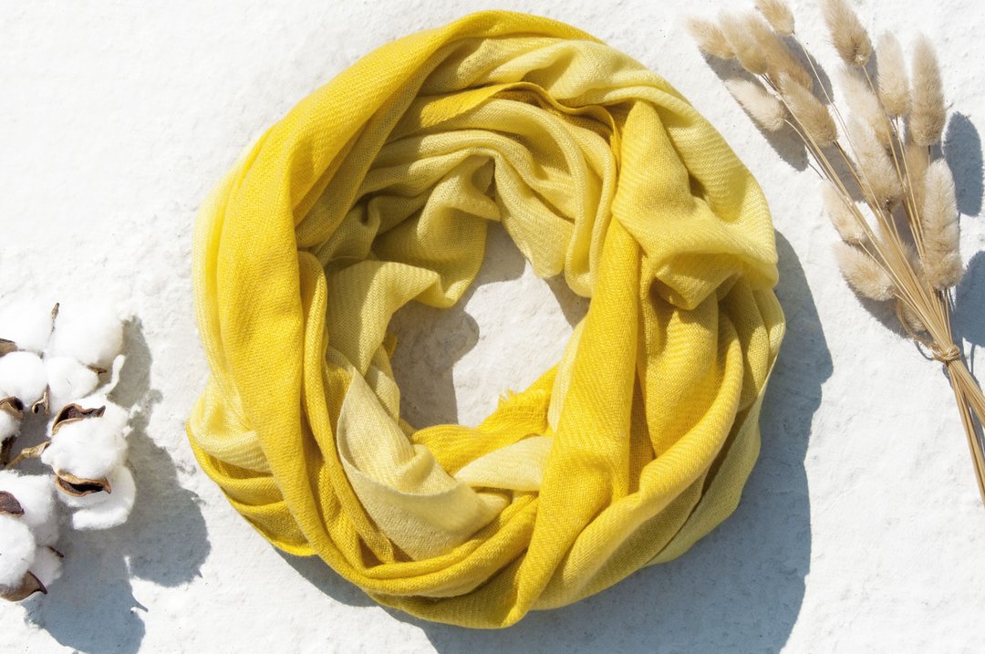 喀什米尔Cashmere/羊绒围巾/纯羊毛围巾披巾/戒指绒披肩-阳光渐层 - 围巾/披肩 - 羊毛 黄色