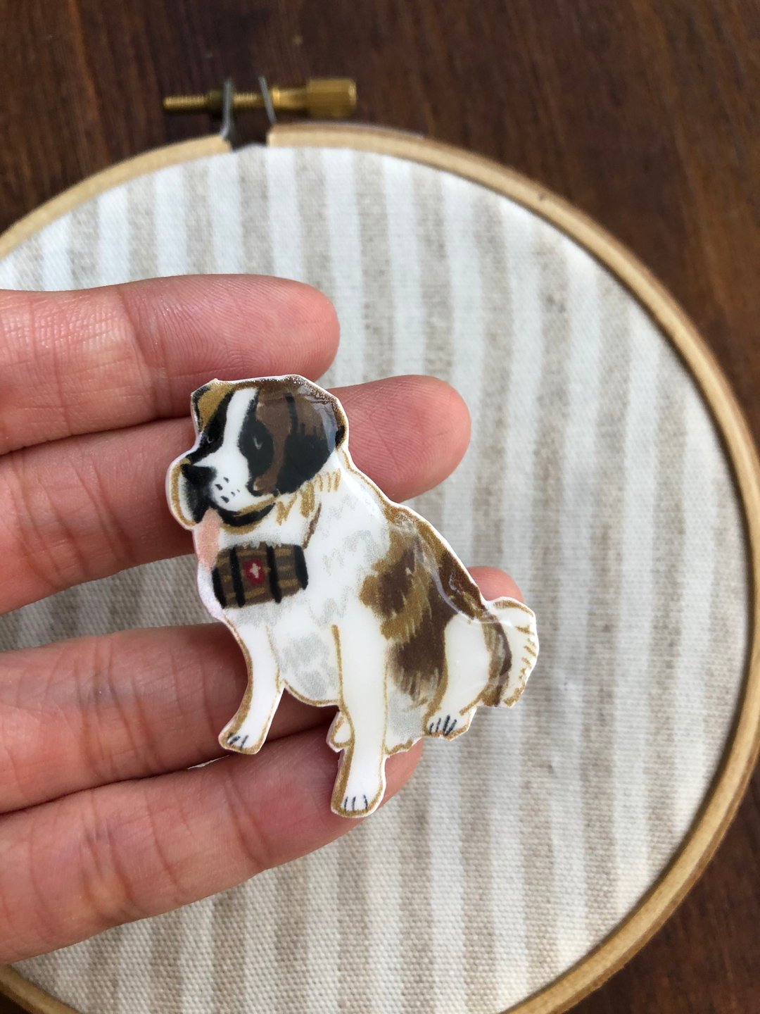 圣伯纳犬胸针 狗狗插画饰品 搜救犬别针徽章 - 胸针 - 塑料 咖啡色