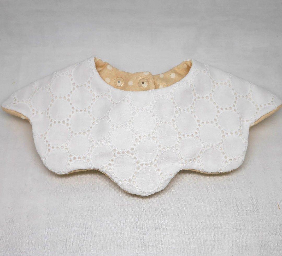 Japanese Handmade 8-layer-gauze 360 circle bib/flower type - 围嘴/口水巾 - 棉 白色